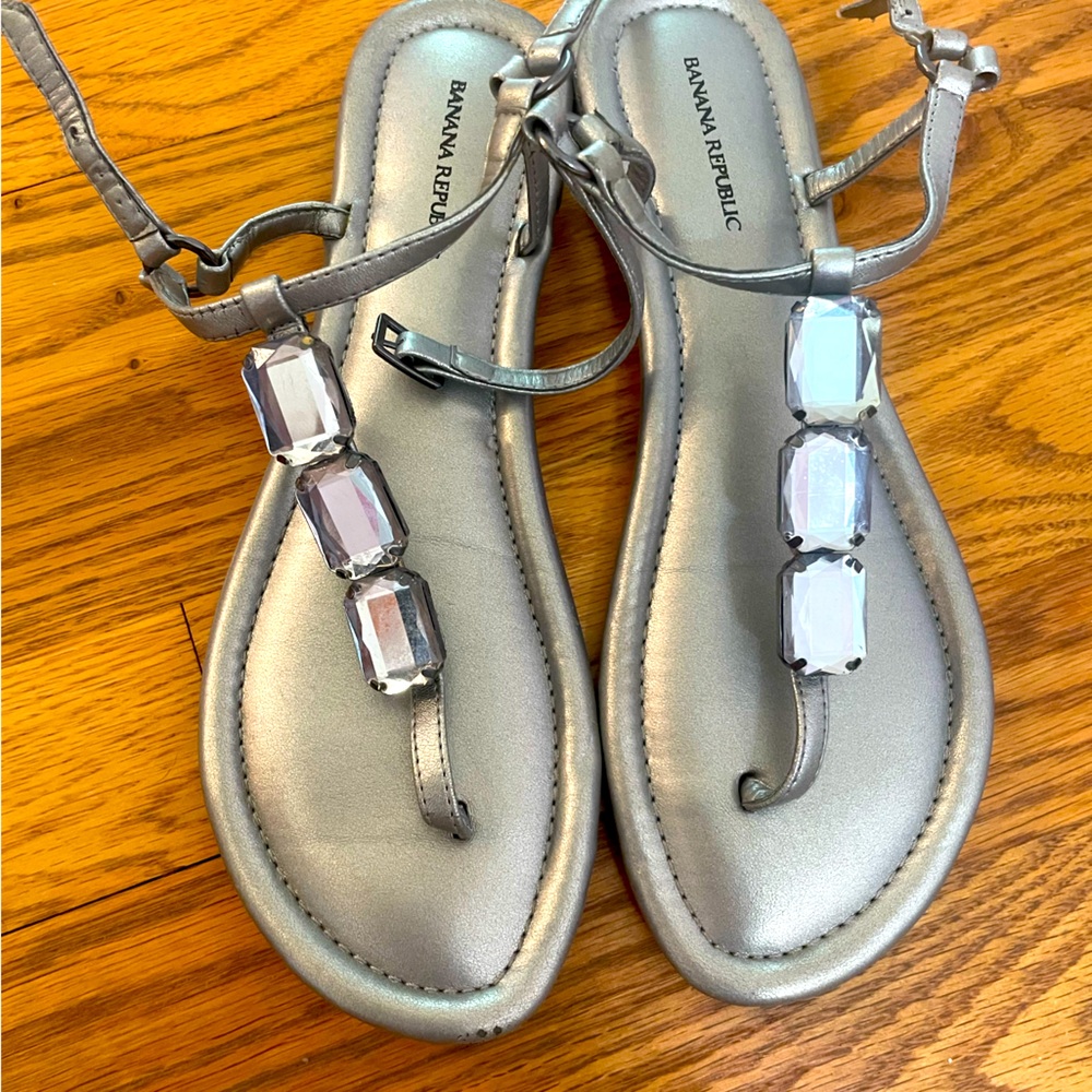 Banana Republic sandal size 8- color silver